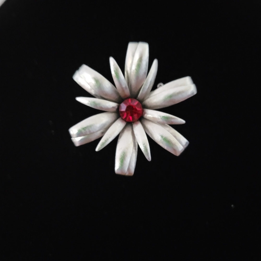 Vintage Silver Tone Daisy with Red Rhinestone Centre Brooch